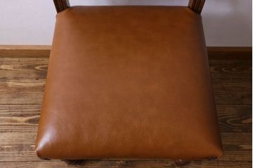 アンティーク家具　フランスアンティーク　本革　優美なデザインのダイニングチェア(椅子、イス)