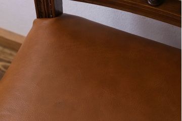 アンティーク家具　フランスアンティーク　本革　優美なデザインのダイニングチェア(椅子、イス)