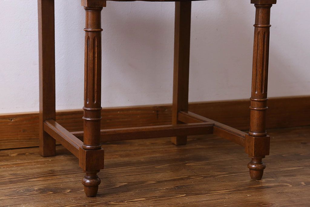 アンティーク家具　フランスアンティーク　本革　優美なデザインのダイニングチェア(椅子、イス)