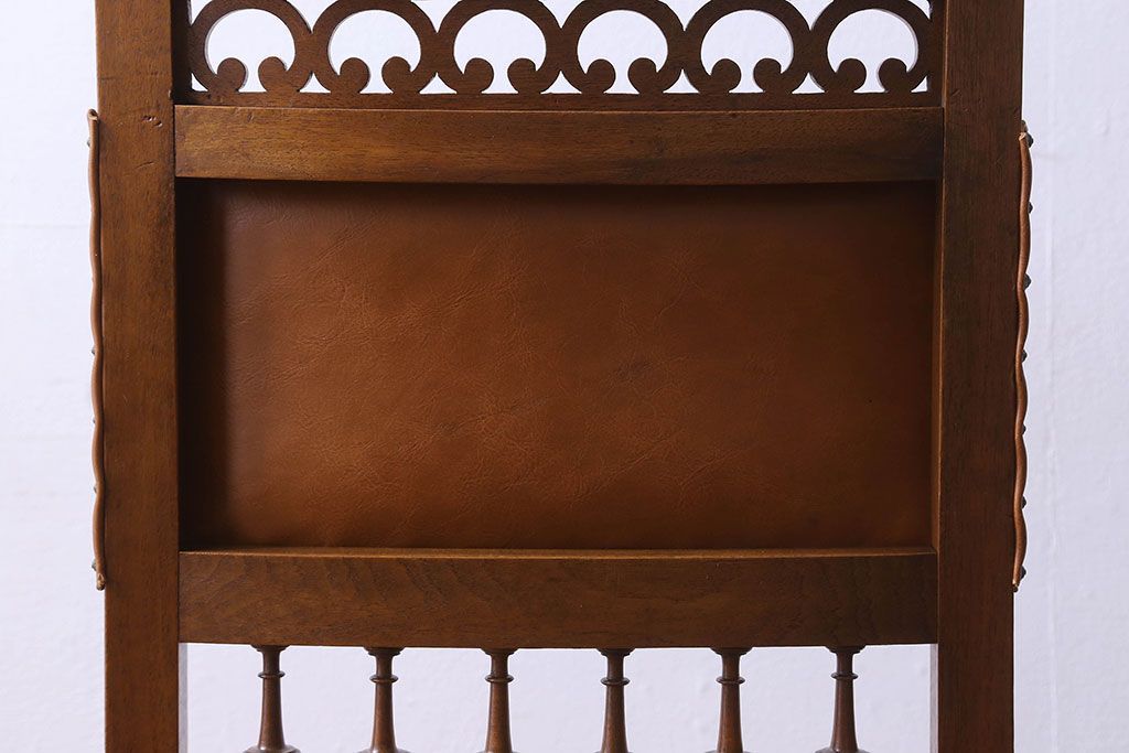 アンティーク家具　フランスアンティーク　本革　優美なデザインのダイニングチェア(椅子、イス)