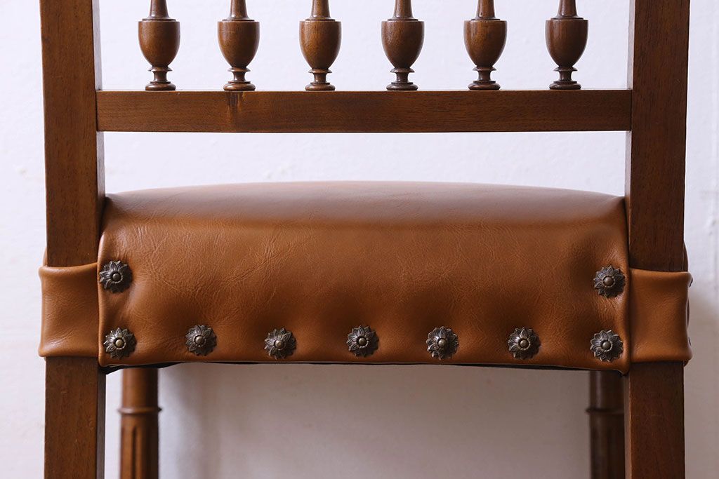 アンティーク家具　フランスアンティーク　本革　優美なデザインのダイニングチェア(椅子、イス)