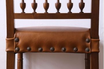 アンティーク家具　フランスアンティーク　本革　優美なデザインのダイニングチェア(椅子、イス)