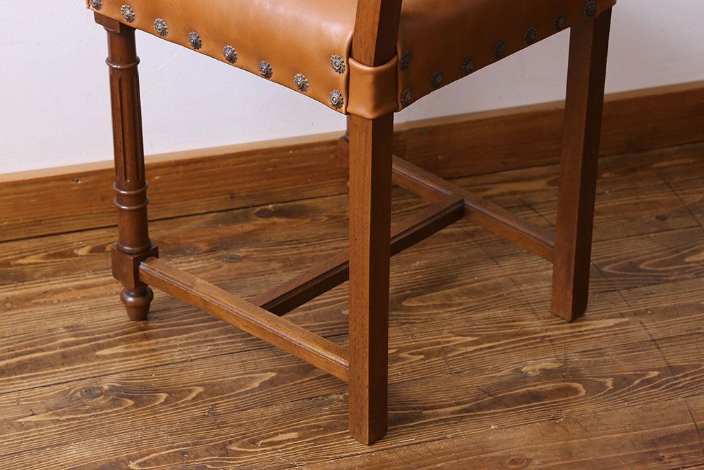 アンティーク家具　フランスアンティーク　本革　優美なデザインのダイニングチェア(椅子、イス)