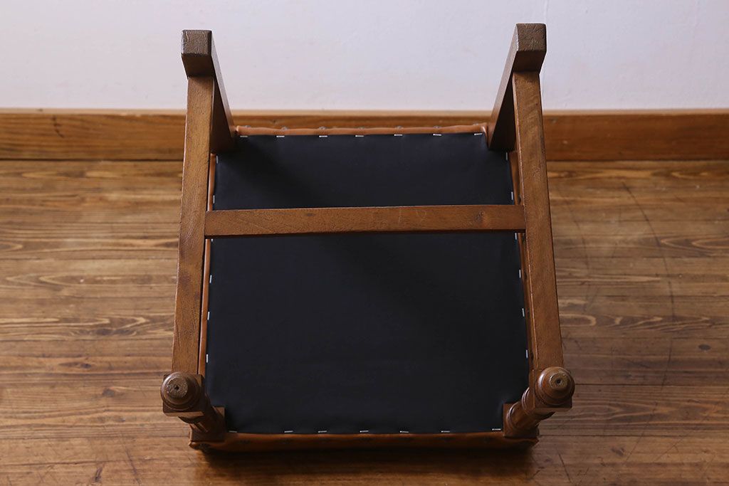 アンティーク家具　フランスアンティーク　本革　優美なデザインのダイニングチェア(椅子、イス)