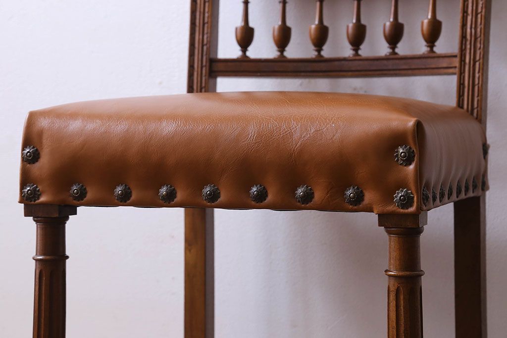 アンティーク家具　フランスアンティーク　本革　優美なデザインのダイニングチェア(椅子、イス)(1)