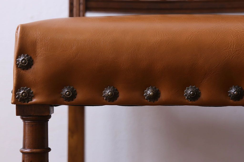 アンティーク家具　フランスアンティーク　本革　優美なデザインのダイニングチェア(椅子、イス)(1)