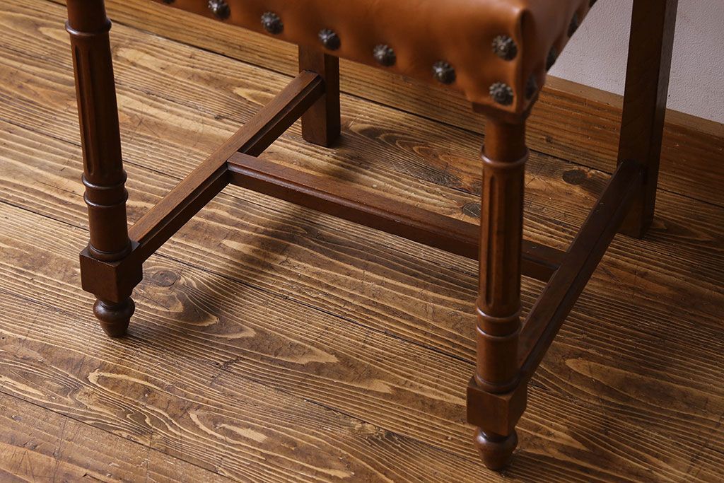 アンティーク家具　フランスアンティーク　本革　優美なデザインのダイニングチェア(椅子、イス)(1)