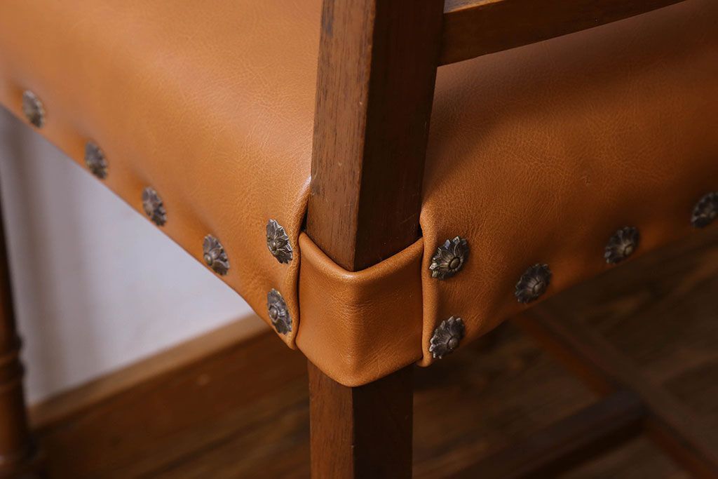 アンティーク家具　フランスアンティーク　本革　優美なデザインのダイニングチェア(椅子、イス)(1)