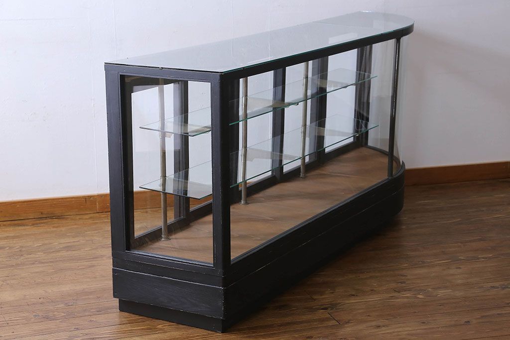 ペイント家具　シックモダンな雰囲気漂う大型のショーケース(ガラスケース、陳列棚、飾り棚)