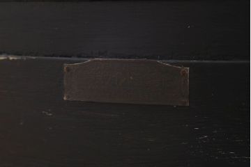 ペイント家具　シックモダンな雰囲気漂う大型のショーケース(ガラスケース、陳列棚、飾り棚)