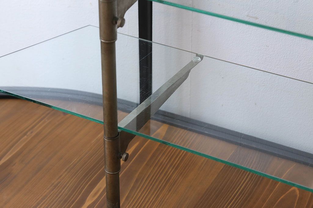 ペイント家具　シックモダンな雰囲気漂う大型のショーケース(ガラスケース、陳列棚、飾り棚)