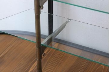 ペイント家具　シックモダンな雰囲気漂う大型のショーケース(ガラスケース、陳列棚、飾り棚)