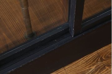 ペイント家具　シックモダンな雰囲気漂う大型のショーケース(ガラスケース、陳列棚、飾り棚)