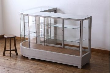 ペイント家具　落ち着きのあるナチュラルな雰囲気が魅力的なショーケース(ガラスケース、陳列棚、飾り棚)