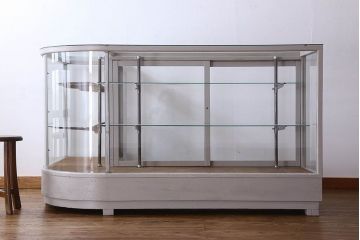 ペイント家具　落ち着きのあるナチュラルな雰囲気が魅力的なショーケース(ガラスケース、陳列棚、飾り棚)