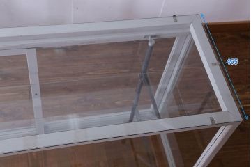ペイント家具　落ち着きのあるナチュラルな雰囲気が魅力的なショーケース(ガラスケース、陳列棚、飾り棚)