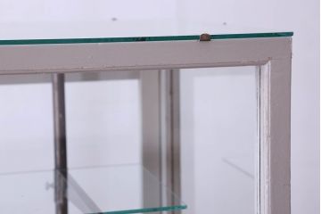ペイント家具　落ち着きのあるナチュラルな雰囲気が魅力的なショーケース(ガラスケース、陳列棚、飾り棚)