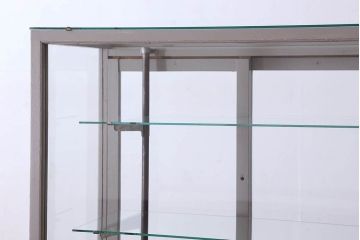 ペイント家具　落ち着きのあるナチュラルな雰囲気が魅力的なショーケース(ガラスケース、陳列棚、飾り棚)