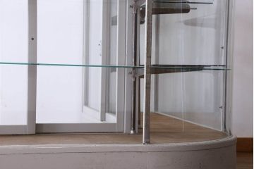 ペイント家具　落ち着きのあるナチュラルな雰囲気が魅力的なショーケース(ガラスケース、陳列棚、飾り棚)