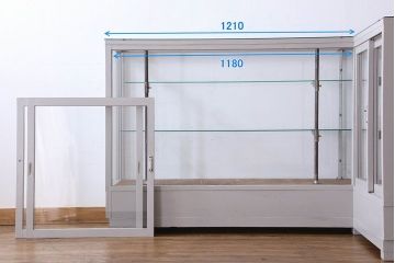 ペイント家具　落ち着きのあるナチュラルな雰囲気が魅力的なショーケース(ガラスケース、陳列棚、飾り棚)