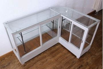 ペイント家具　落ち着きのあるナチュラルな雰囲気が魅力的なショーケース(ガラスケース、陳列棚、飾り棚)