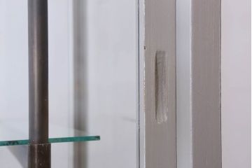 ペイント家具　落ち着きのあるナチュラルな雰囲気が魅力的なショーケース(ガラスケース、陳列棚、飾り棚)