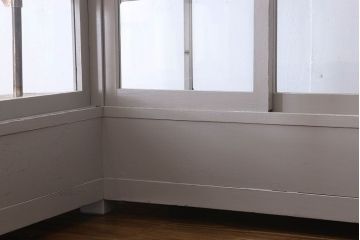 ペイント家具　落ち着きのあるナチュラルな雰囲気が魅力的なショーケース(ガラスケース、陳列棚、飾り棚)