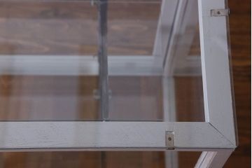 ペイント家具　落ち着きのあるナチュラルな雰囲気が魅力的なショーケース(ガラスケース、陳列棚、飾り棚)