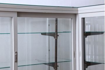 ペイント家具　落ち着きのあるナチュラルな雰囲気が魅力的なショーケース(ガラスケース、陳列棚、飾り棚)