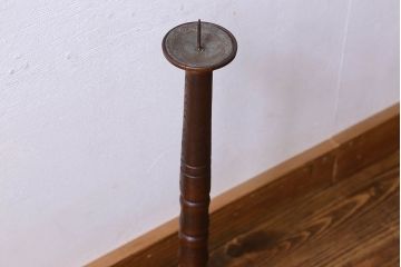 アンティーク雑貨　和製アンティーク　深みのある色合いが魅力的なケヤキ材のろうそく立て(燭台)(2)