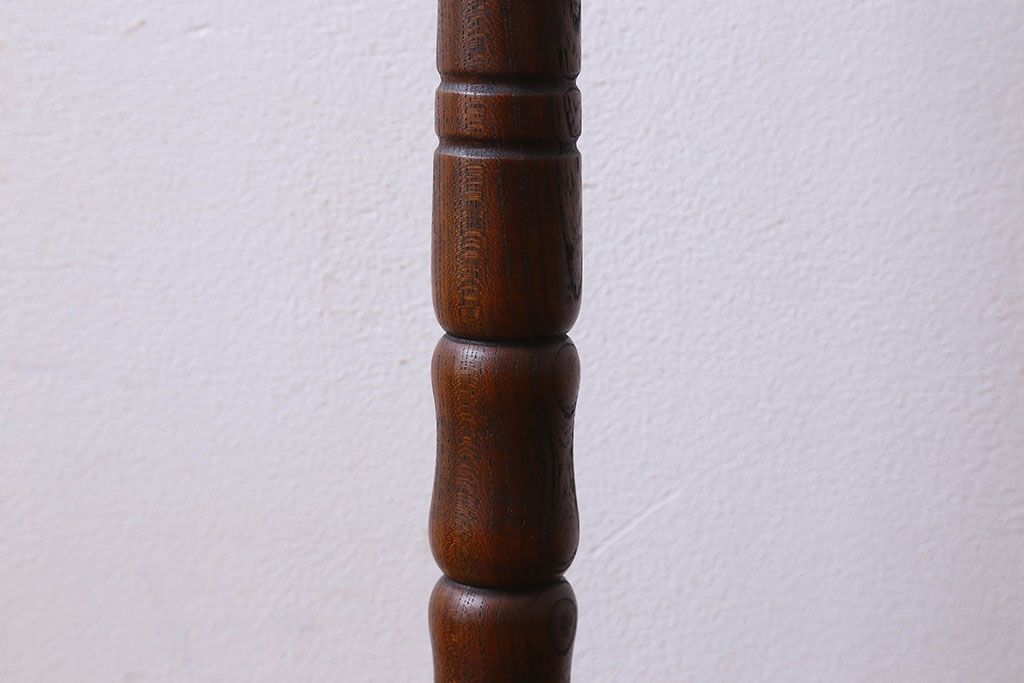 アンティーク雑貨　和製アンティーク　深みのある色合いが魅力的なケヤキ材のろうそく立て(燭台)(2)