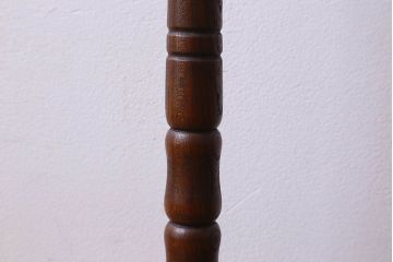 アンティーク雑貨　和製アンティーク　深みのある色合いが魅力的なケヤキ材のろうそく立て(燭台)(2)