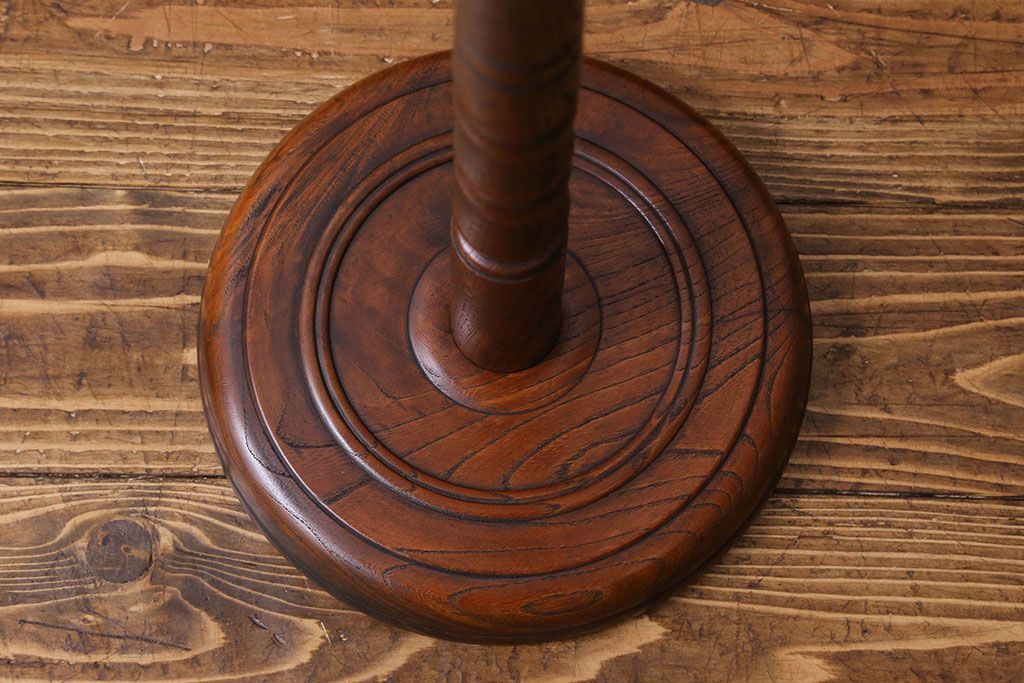 アンティーク雑貨　和製アンティーク　深みのある色合いが魅力的なケヤキ材のろうそく立て(燭台)(2)