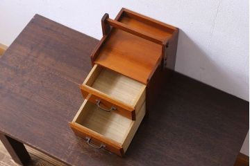 ヴィンテージ家具　ビンテージ　味わいのある木味が魅力的な小引き出し(小物収納)