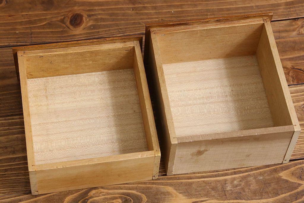 ヴィンテージ家具　ビンテージ　味わいのある木味が魅力的な小引き出し(小物収納)