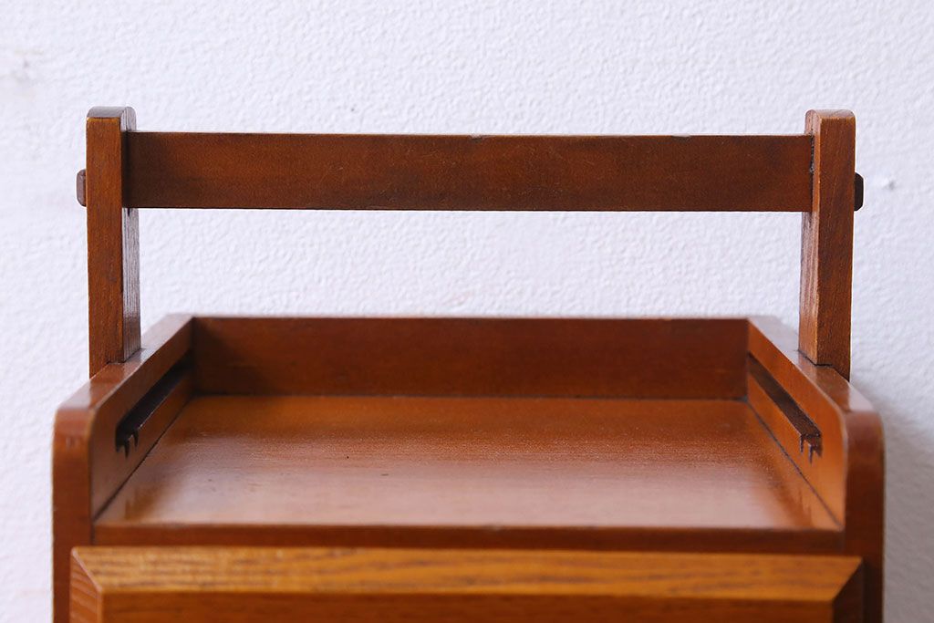 ヴィンテージ家具　ビンテージ　味わいのある木味が魅力的な小引き出し(小物収納)