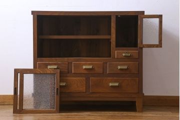 レトロ家具　和製アンティーク　結霜ガラス入り　レトロな脚付きキャビネット(収納棚、テレビボード)