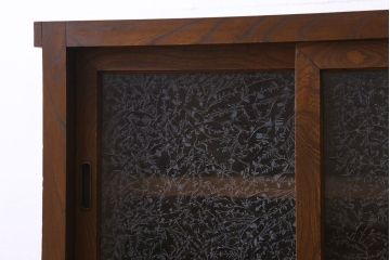 レトロ家具　和製アンティーク　結霜ガラス入り　レトロな脚付きキャビネット(収納棚、テレビボード)