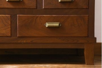 レトロ家具　和製アンティーク　結霜ガラス入り　レトロな脚付きキャビネット(収納棚、テレビボード)