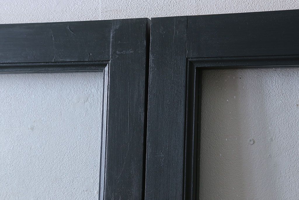 ペイント家具　シックな雰囲気漂うガラス戸(引き戸)2枚組