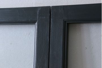 ペイント家具　シックな雰囲気漂うガラス戸(引き戸)2枚組