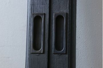 ペイント家具　シックな雰囲気漂うガラス戸(引き戸)2枚組