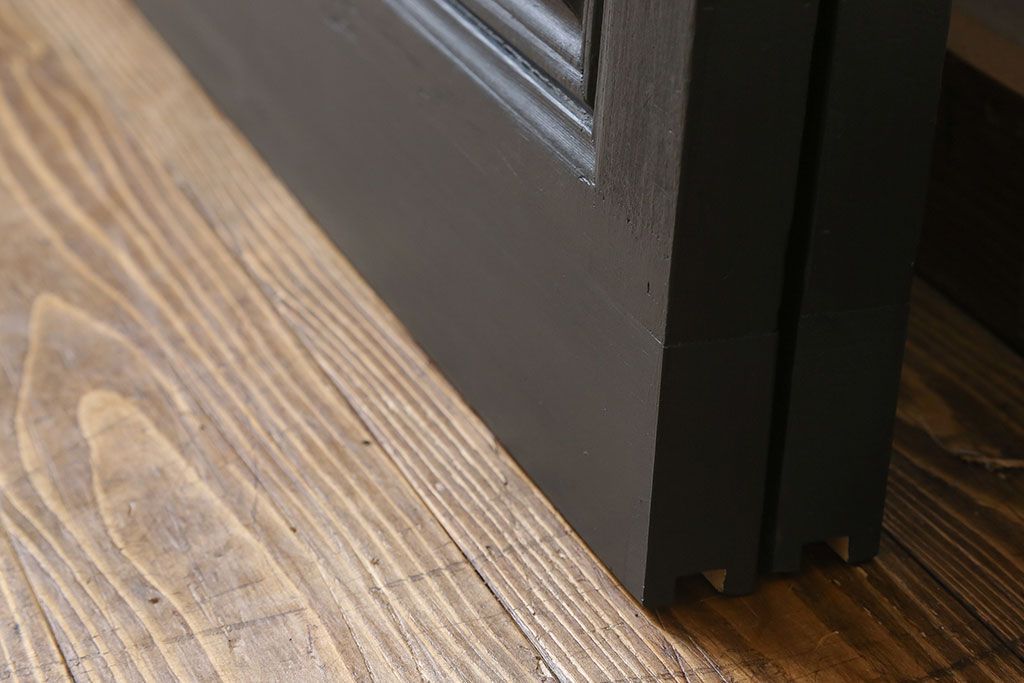 ペイント家具　シックな雰囲気漂うガラス戸(引き戸)2枚組