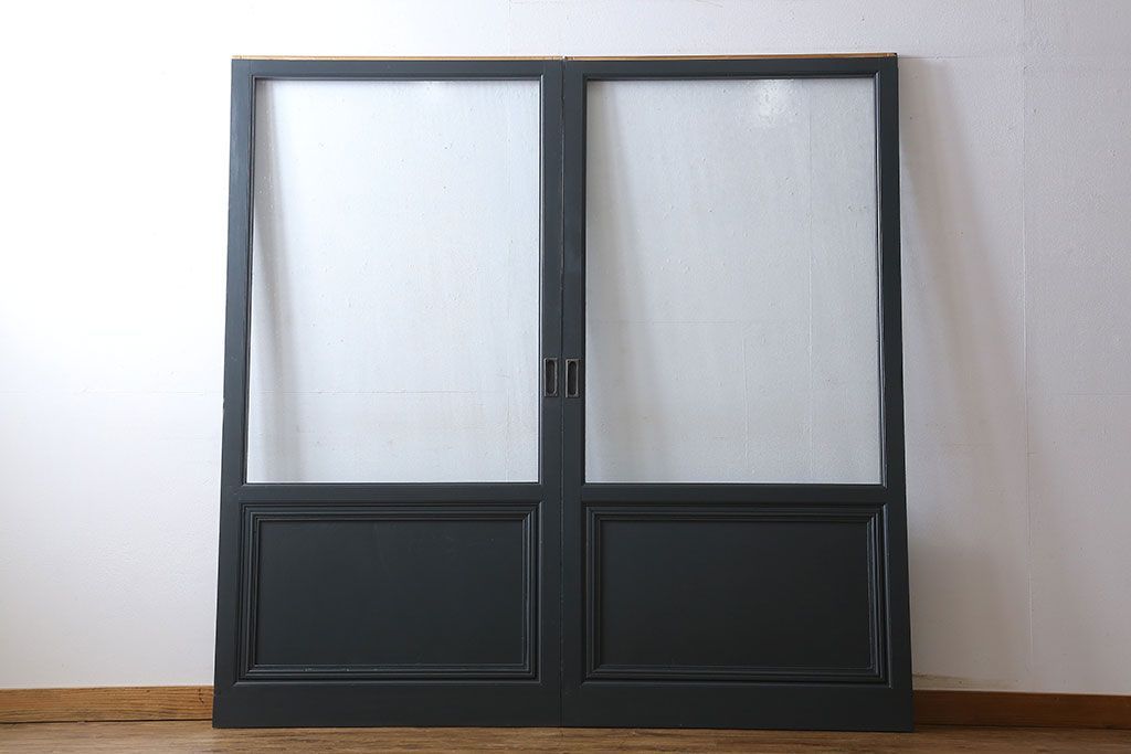 ペイント家具　シックな雰囲気漂うガラス戸(引き戸)2枚組