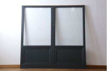 ペイント家具　シックな雰囲気漂うガラス戸(引き戸)2枚組