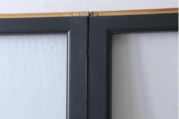ペイント家具　シックな雰囲気漂うガラス戸(引き戸)2枚組