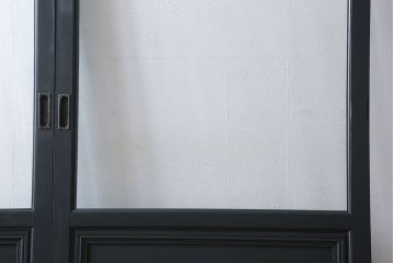 ペイント家具　シックな雰囲気漂うガラス戸(引き戸)2枚組