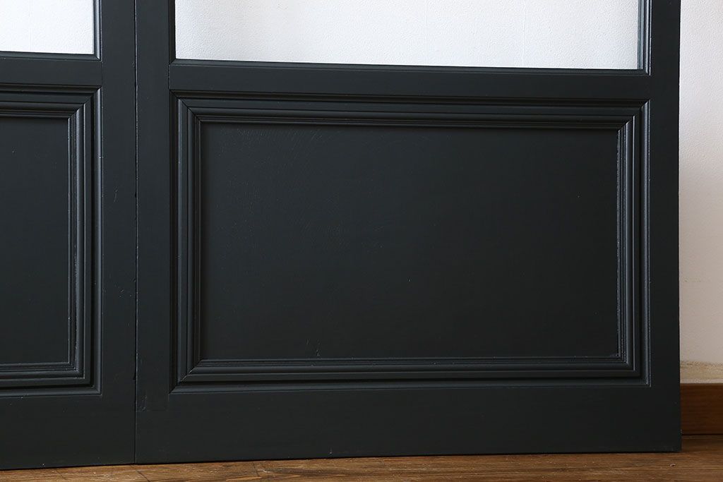 ペイント家具　シックな雰囲気漂うガラス戸(引き戸)2枚組