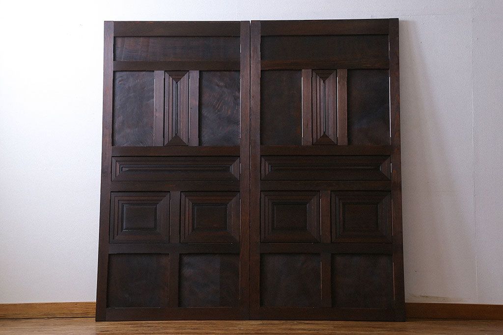 和製アンティーク　レア物　凝ったデザインが目を引くヒノキ材の板戸(引き戸)2枚組