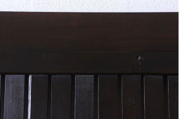 和製アンティーク　いぶされた濃い色合いが魅力的な平格子戸(引き戸)(1)